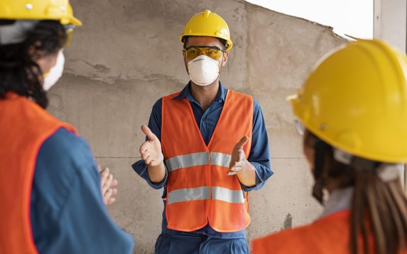 employees-with-safety-equipment